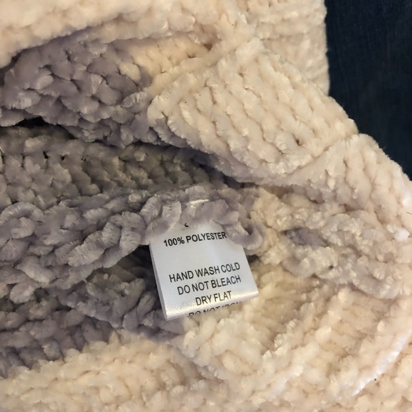 O&O Chenille Cable Knit Sweater Bell Sleeve - Picture 6 of 12